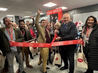 Iain Duncan Smith cutting ribbon to open new South Woodford Post Office